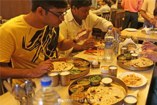 印度餐厅也是用手吃饭吗